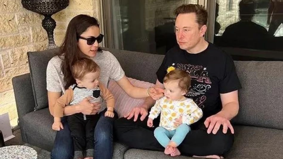 Elon Musk and Shivon Zillis with their twins Elon Musk and Shivon Zillis with their twins