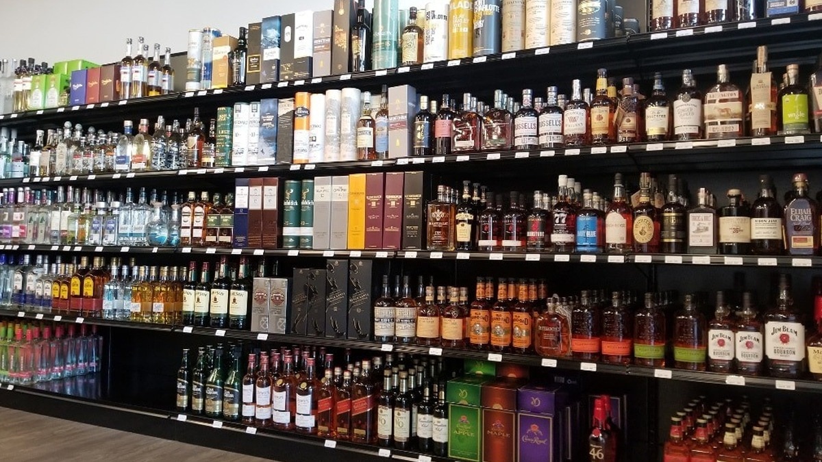 Delhi govt expected to open liquor vends at the airport Delhi govt expected to open liquor vends at the airport