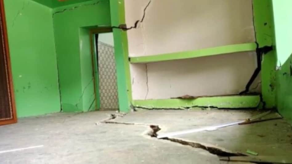 Land sinking in Srinagar (Representational image) Land sinking in Srinagar (Representational image)