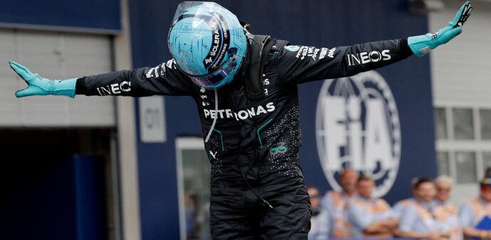 Formula One F1 - Austrian Grand Prix - Red Bull Ring, Spielberg, Austria - June 30, 2024 Mercedes' George Russell celebrates after winning the Austrian Grand Prix REUTERS/Leonhard Foeger Formula One F1 - Austrian Grand Prix - Red Bull Ring, Spielberg, Austria - June 30, 2024 Mercedes' George Russell celebrates after winning the Austrian Grand Prix REUTERS/Leonhard Foeger