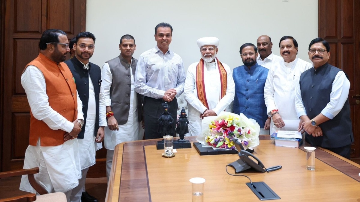 During the half-hour-long meeting, PM Modi discussed development work in Maharashtra. During the half-hour-long meeting, PM Modi discussed development work in Maharashtra.