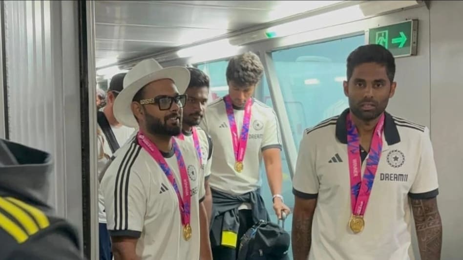 team India at delhi airport team India at delhi airport