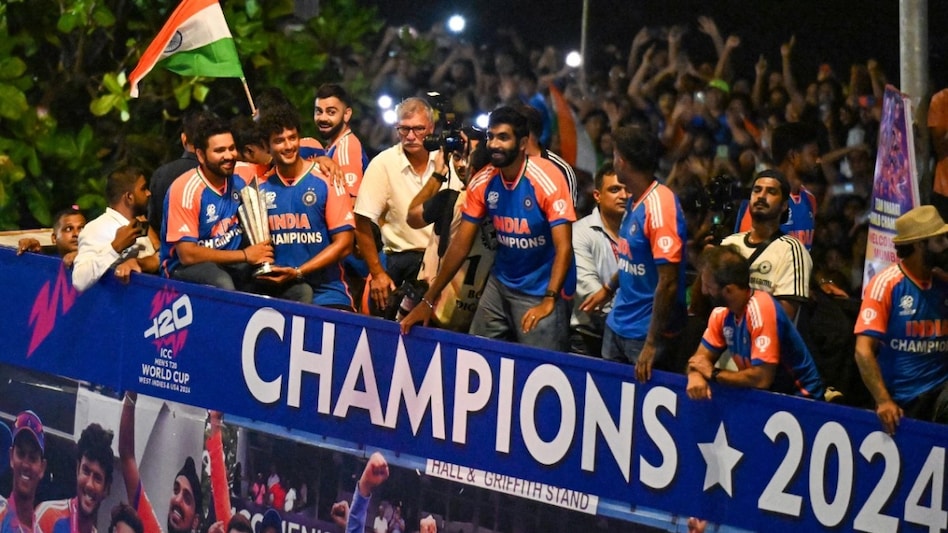 Rohit Sharma, Virat Kohli, Jasprit Bumrah with BCCI President Roger Binny (Source: X/@mufaddal_vohra) Rohit Sharma, Virat Kohli, Jasprit Bumrah with BCCI President Roger Binny (Source: X/@mufaddal_vohra)