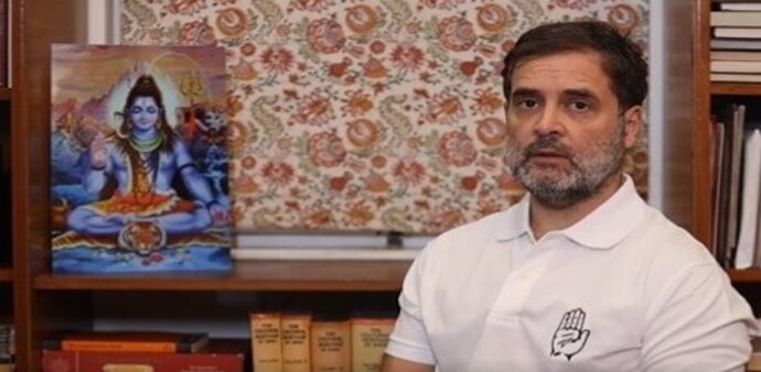 Rahul Gandhi argued that there are two types of martyrs in India—normal jawans and Agniveers—highlighting the disparities in their posthumous benefits. Rahul Gandhi argued that there are two types of martyrs in India—normal jawans and Agniveers—highlighting the disparities in their posthumous benefits.