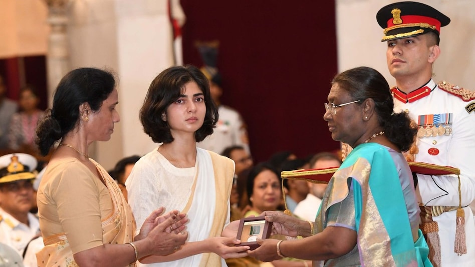 Fallen hero's wife receives Kirti Chakra, shares their love story Fallen hero's wife receives Kirti Chakra, shares their love story