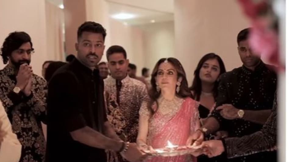 Cricketers along with Ambanis were seen chanting 'Har Har Mahadev'. Cricketers along with Ambanis were seen chanting 'Har Har Mahadev'.