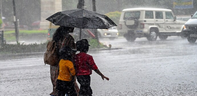Rainfall alert: IMD predicts heavy rainfall in Maharashtra amid Mumbai rains that brought city to a standstill Rainfall alert: IMD predicts heavy rainfall in Maharashtra amid Mumbai rains that brought city to a standstill