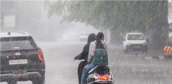 the national capital is likely to see moderate to heavy rainfall today, according to the India Meteorological Department (IMD). the national capital is likely to see moderate to heavy rainfall today, according to the India Meteorological Department (IMD).