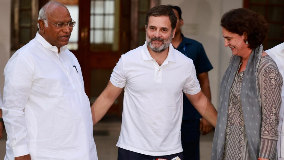 Congress leader Rahul Gandhi with his sister Priyanka at a press conference in Delhi. (Picture: PTI) Congress leader Rahul Gandhi with his sister Priyanka at a press conference in Delhi. (Picture: PTI)