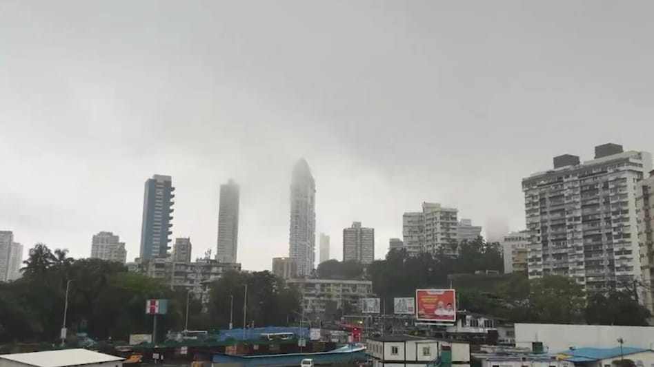 Mumbai woke up to heavy rain on Friday. (Photo: India Today) Mumbai woke up to heavy rain on Friday. (Photo: India Today)