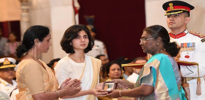 Captain Anshuman Singh's wife and mother received Kirti Chakra Captain Anshuman Singh's wife and mother received Kirti Chakra