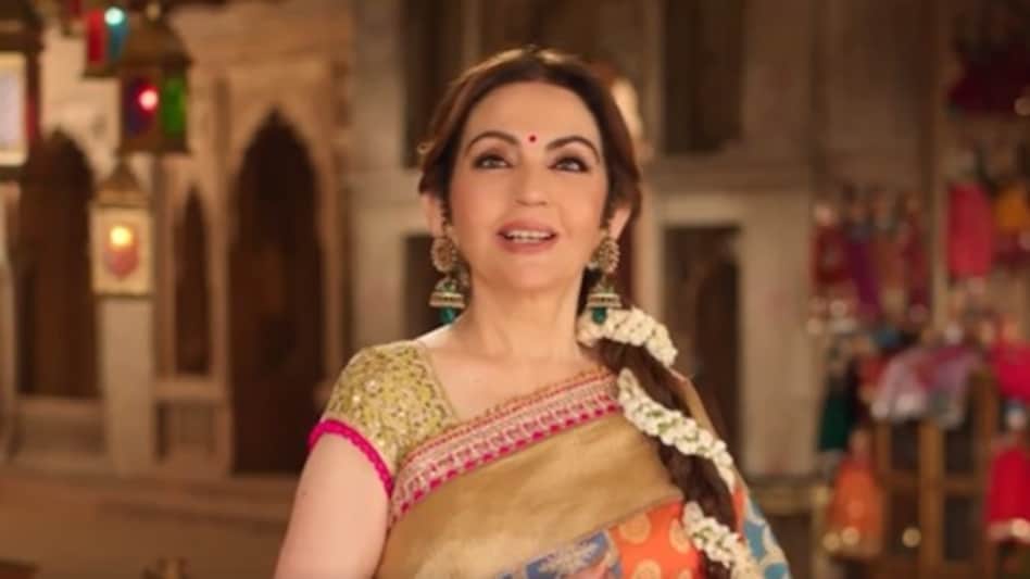 Earlier in the day, Nita Ambani visited Kashi ahead of Anant Ambani and Radhika Merchant's wedding Earlier in the day, Nita Ambani visited Kashi ahead of Anant Ambani and Radhika Merchant's wedding