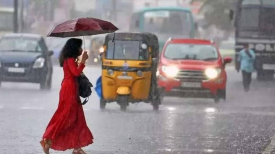 the IMD has issued an orange alert for Mumbai with heavy to very heavy rains in isolated areas. the IMD has issued an orange alert for Mumbai with heavy to very heavy rains in isolated areas.