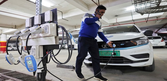India's Rs 500 Crore EMPS 2024 Scheme Boosts Electric Mobility, Provides Subsidies for E-Vehicles India's Rs 500 Crore EMPS 2024 Scheme Boosts Electric Mobility, Provides Subsidies for E-Vehicles