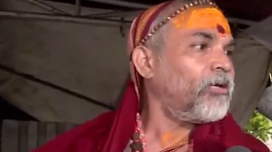 He said that Modi approached him with respect, performing a traditional 'Pranaam' as a sign of reverence He said that Modi approached him with respect, performing a traditional 'Pranaam' as a sign of reverence