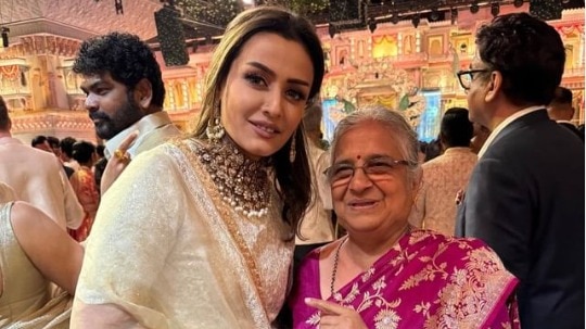 Actress Namrata Shirodkar captured the essence of this simplicity by sharing a picture with Sudha Murty on Instagram Actress Namrata Shirodkar captured the essence of this simplicity by sharing a picture with Sudha Murty on Instagram