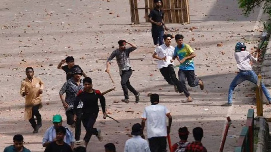 The advisory was issued in response to recent violent clashes between students and police in Dhaka, following the Bangladeshi government’s decision to close all public and private universities. The advisory was issued in response to recent violent clashes between students and police in Dhaka, following the Bangladeshi government’s decision to close all public and private universities.