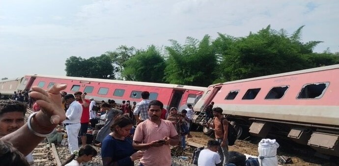 Northern Railways CPRO Pankaj Kumar said that the train derailed at 2:35 PM. Northern Railways CPRO Pankaj Kumar said that the train derailed at 2:35 PM.