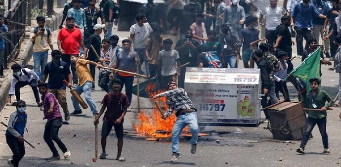 The Bangladesh government imposed a national curfew and deployed the military on July 19 as police was unable to contain the violent protests. The Bangladesh government imposed a national curfew and deployed the military on July 19 as police was unable to contain the violent protests.