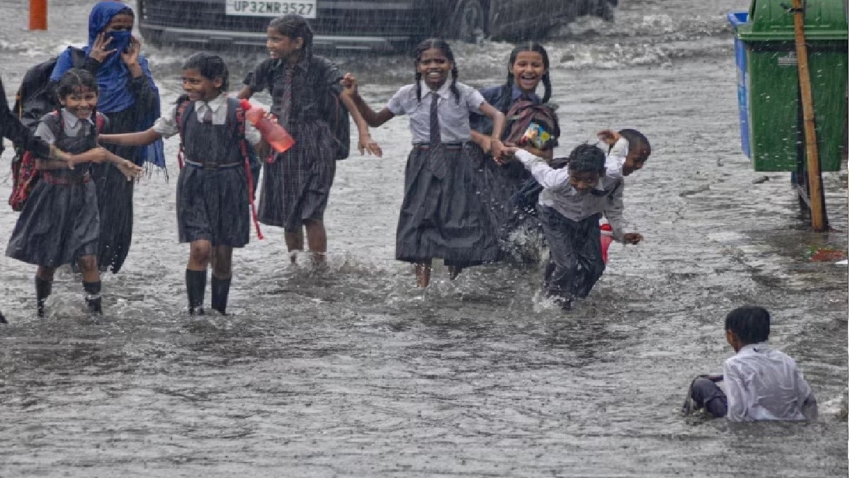 The Regional Meteorological Centre (RMC) said Mumbai is likely to witness heavy to very heavy rainfall in city and suburbs. The Regional Meteorological Centre (RMC) said Mumbai is likely to witness heavy to very heavy rainfall in city and suburbs.