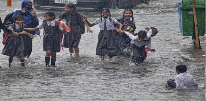 The Regional Meteorological Centre (RMC) said Mumbai is likely to witness heavy to very heavy rainfall in city and suburbs. The Regional Meteorological Centre (RMC) said Mumbai is likely to witness heavy to very heavy rainfall in city and suburbs.