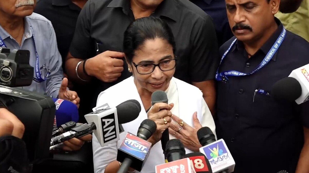 'She staged a drama by...': BJP hits back at Mamata Banerjee after she claims 'mic muted' during NITI Aayog meet 'She staged a drama by...': BJP hits back at Mamata Banerjee after she claims 'mic muted' during NITI Aayog meet