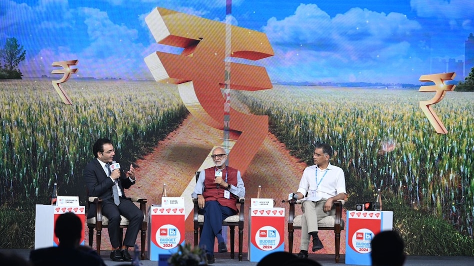 Ashok Gulati of Indian Council for Research on International Economic Relations and Ajay Vir Jakhar, Chairman, Bharat Krishak Samaj, at India Today-Business Today Budget Round Table 2024. Ashok Gulati of Indian Council for Research on International Economic Relations and Ajay Vir Jakhar, Chairman, Bharat Krishak Samaj, at India Today-Business Today Budget Round Table 2024.