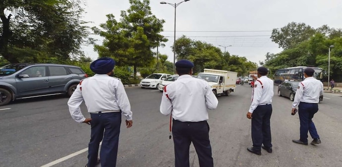 The Vahan and Sarathi applications of Rajasthan’s transport department has displayed 15,570 vehicles weighing 0-3 kg, according to the CAG report. (Representational photo) The Vahan and Sarathi applications of Rajasthan’s transport department has displayed 15,570 vehicles weighing 0-3 kg, according to the CAG report. (Representational photo)