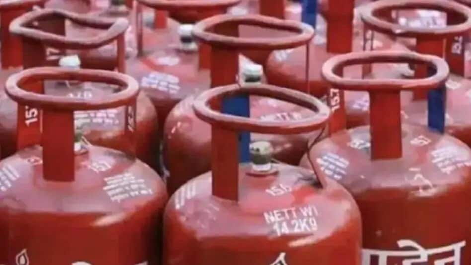 Madhya Pradesh govt's big announcement: Gas cylinder at Rs 450 to Ladli Behna beneficiaries Madhya Pradesh govt's big announcement: Gas cylinder at Rs 450 to Ladli Behna beneficiaries