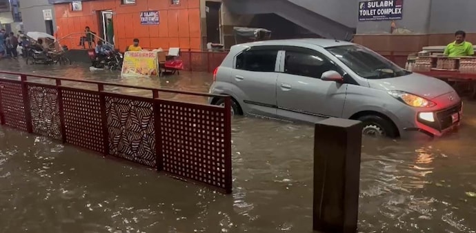 Waterlogged in Delhi-NCR due to heavy rains Waterlogged in Delhi-NCR due to heavy rains