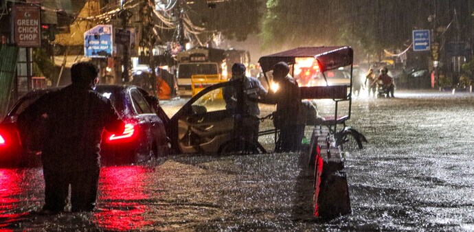 delhi rain record waterlogging roads flooding imd rain alerts delhi rain record waterlogging roads flooding imd rain alerts