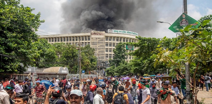A mob vandalised Sheikh Hasina's father Sheikh Mujibur Rahman statue in Dhaka. A mob vandalised Sheikh Hasina's father Sheikh Mujibur Rahman statue in Dhaka.