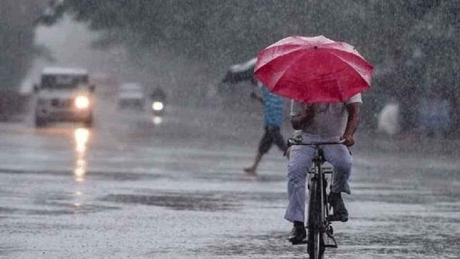 IMD issues yellow alert for Delhi, continuous rain lead to waterlogging; More showers expected till Aug 13 IMD issues yellow alert for Delhi, continuous rain lead to waterlogging; More showers expected till Aug 13
