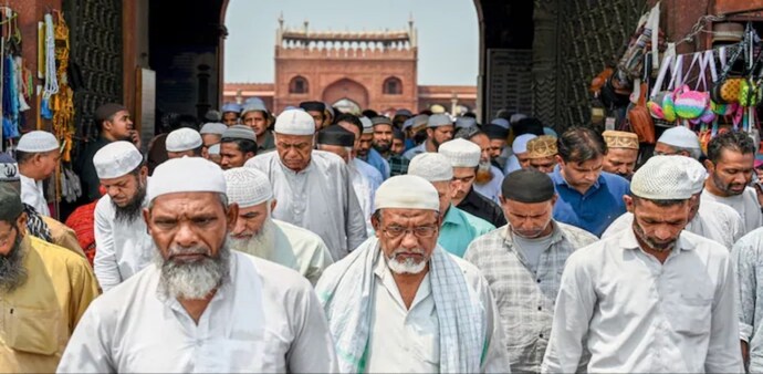 A total of 30 waqf boards in the country control properties spanning more than 8 lakh acres, making them the third-largest owner of real estate in India after the Railways and Defence Ministry. A total of 30 waqf boards in the country control properties spanning more than 8 lakh acres, making them the third-largest owner of real estate in India after the Railways and Defence Ministry.