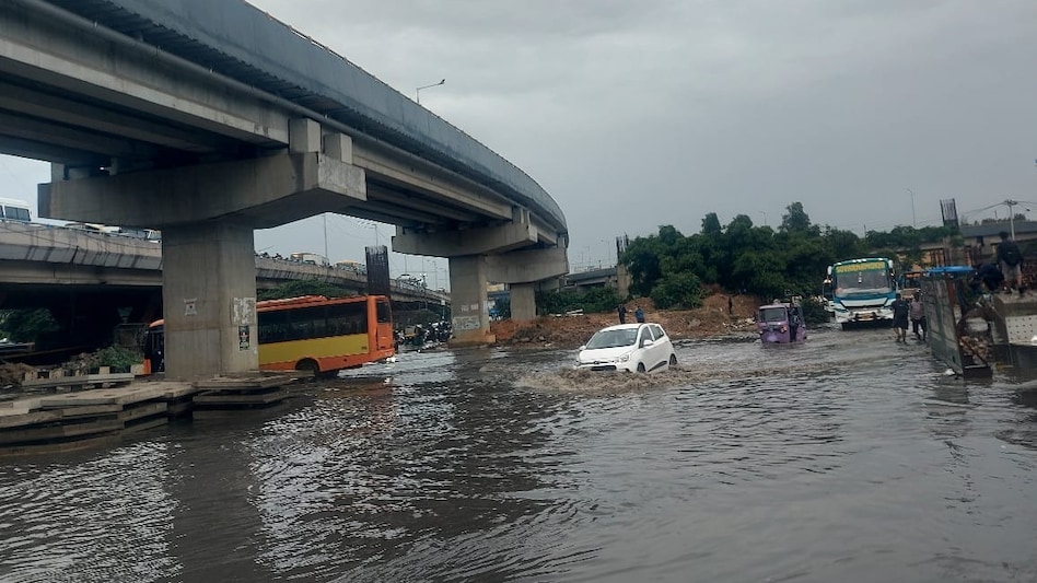 As Bengaluru braces for more rain, the IMD has also indicated that the city's temperature will fluctuate between 21 and 30 degrees Celsius, with high humidity levels adding to the discomfort. As Bengaluru braces for more rain, the IMD has also indicated that the city's temperature will fluctuate between 21 and 30 degrees Celsius, with high humidity levels adding to the discomfort.
