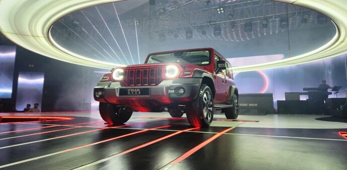 In terms of features, the Thar Roxx is outfitted with dual 10.25-inch displays, one for the digital driver’s display and the other for the touchscreen infotainment system. In terms of features, the Thar Roxx is outfitted with dual 10.25-inch displays, one for the digital driver’s display and the other for the touchscreen infotainment system.