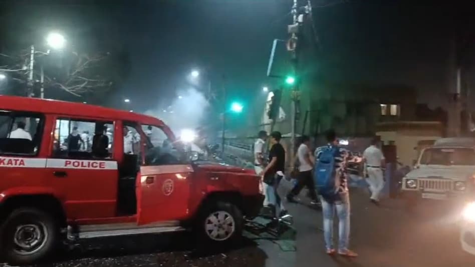 A mob attacked the RG Kar Medical College and Hospital A mob attacked the RG Kar Medical College and Hospital