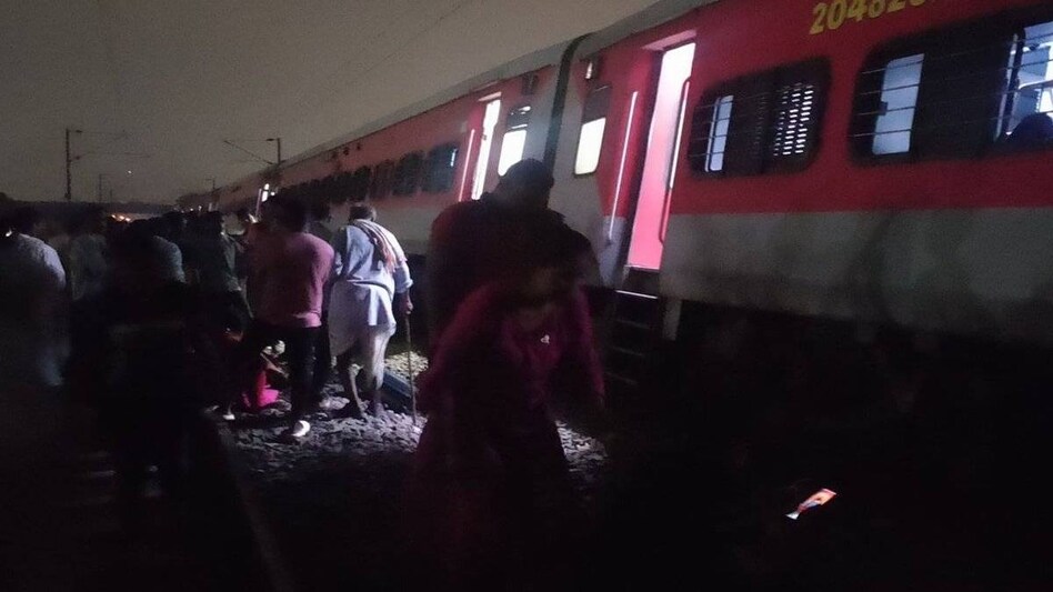 20 coaches of Sabarmati Express derail near Kanpur after collision with object on track 20 coaches of Sabarmati Express derail near Kanpur after collision with object on track