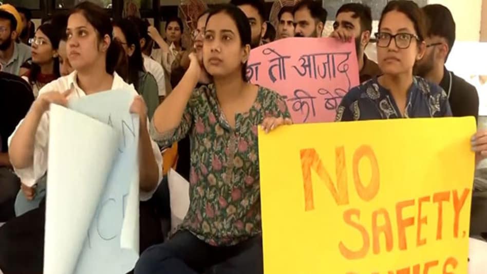 As Kolkata protests rage, Woman doctor attacked by drunk patient in Mumbai hospital As Kolkata protests rage, Woman doctor attacked by drunk patient in Mumbai hospital