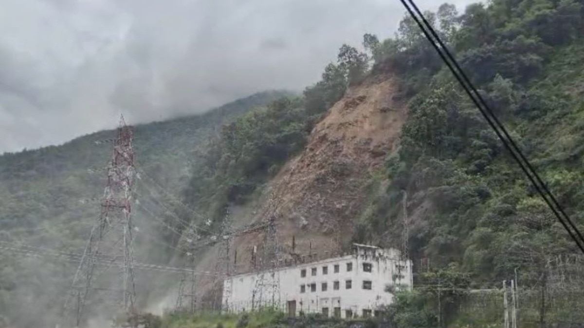 Massive landslide hits NHPC dam site in East Sikkim Massive landslide hits NHPC dam site in East Sikkim