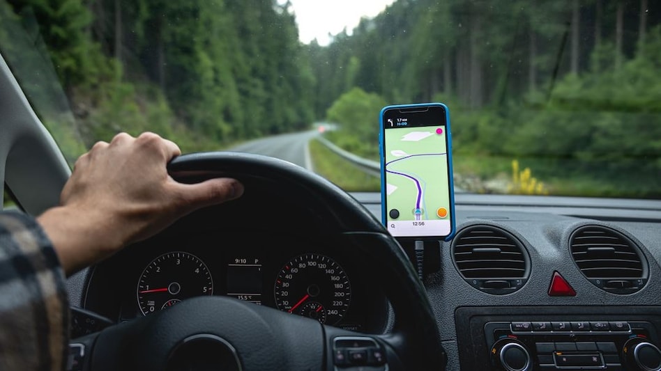 Many of the app-based taxi services like BluSmart have peak hour pricing including for night/ early hours rides to the airport. Many of the app-based taxi services like BluSmart have peak hour pricing including for night/ early hours rides to the airport.