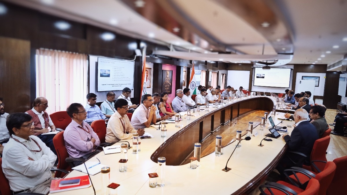 The second meeting of the advisory committee on telecom service providers was chaired by Union Telecom Minister Jyotiraditya Scindia. (Photo courtesy: @JM_Scindia) The second meeting of the advisory committee on telecom service providers was chaired by Union Telecom Minister Jyotiraditya Scindia. (Photo courtesy: @JM_Scindia)