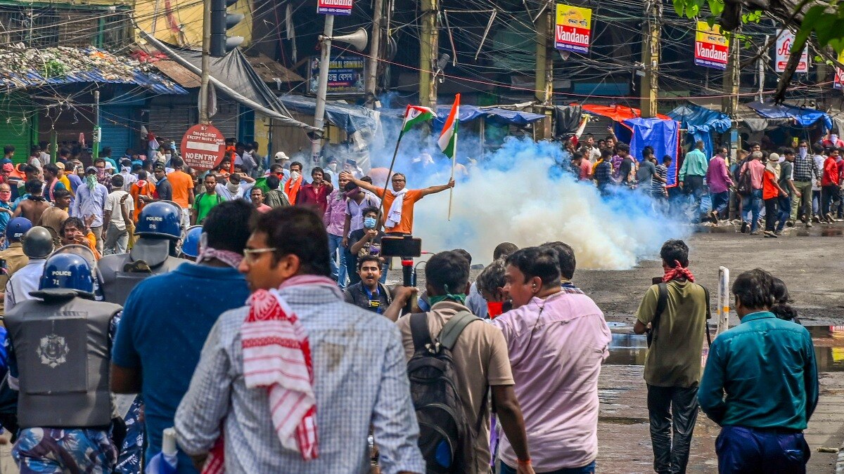 The protest call was given by 'Pashchim Banga Chhatra Samaj', an unregistered student body, and a dissident state government employees' platform 'Sangrami Joutha Mancha'. The protest call was given by 'Pashchim Banga Chhatra Samaj', an unregistered student body, and a dissident state government employees' platform 'Sangrami Joutha Mancha'.