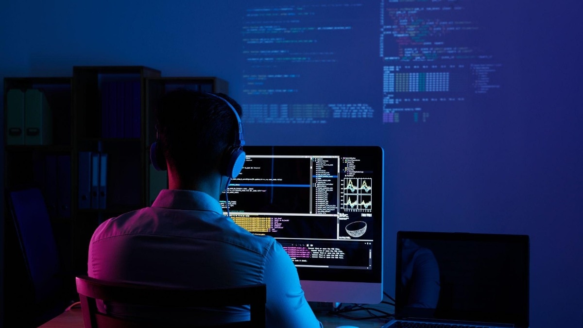 Essential web development skills for front-end and back-end/ PC: Image by pressfoto on Freepik Essential web development skills for front-end and back-end/ PC: Image by pressfoto on Freepik