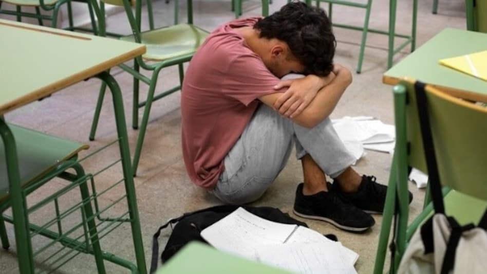 Report on Students Suicide (Image by Freepik) Report on Students Suicide (Image by Freepik)