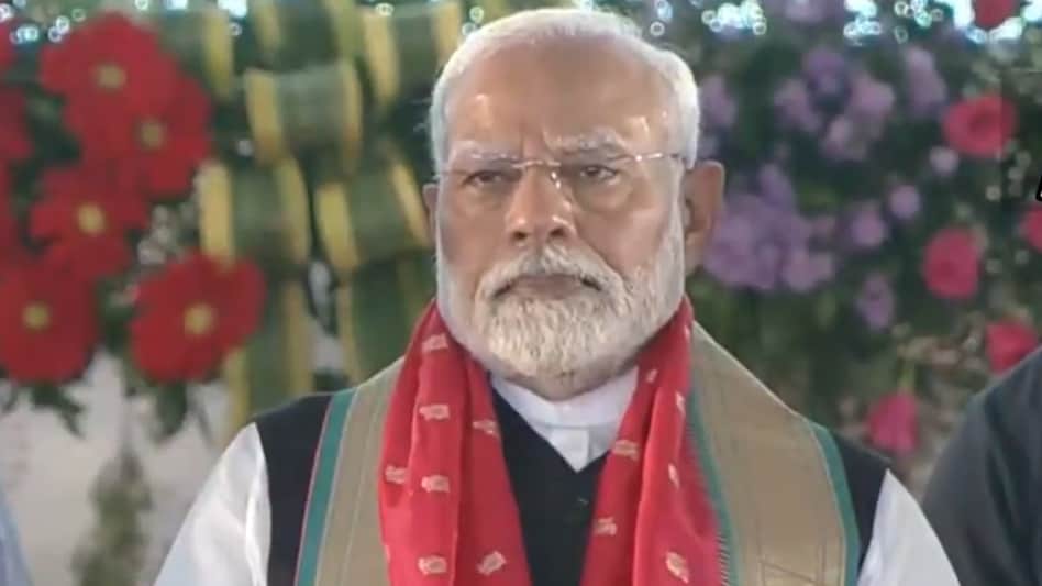 As Modi arrived on the third and final day of the GFF at the Jio Convention Centre, he was greeted with a standing ovation, incessant clapping, and even a few whistles. As Modi arrived on the third and final day of the GFF at the Jio Convention Centre, he was greeted with a standing ovation, incessant clapping, and even a few whistles.