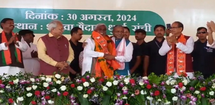 Soren along with a large number of his supporters switched over to the saffron camp in the presence of union minister Shivraj Singh Chouhan and Assam Chief Minister Himanta Biswa Sarma in Ranchi. Soren along with a large number of his supporters switched over to the saffron camp in the presence of union minister Shivraj Singh Chouhan and Assam Chief Minister Himanta Biswa Sarma in Ranchi.