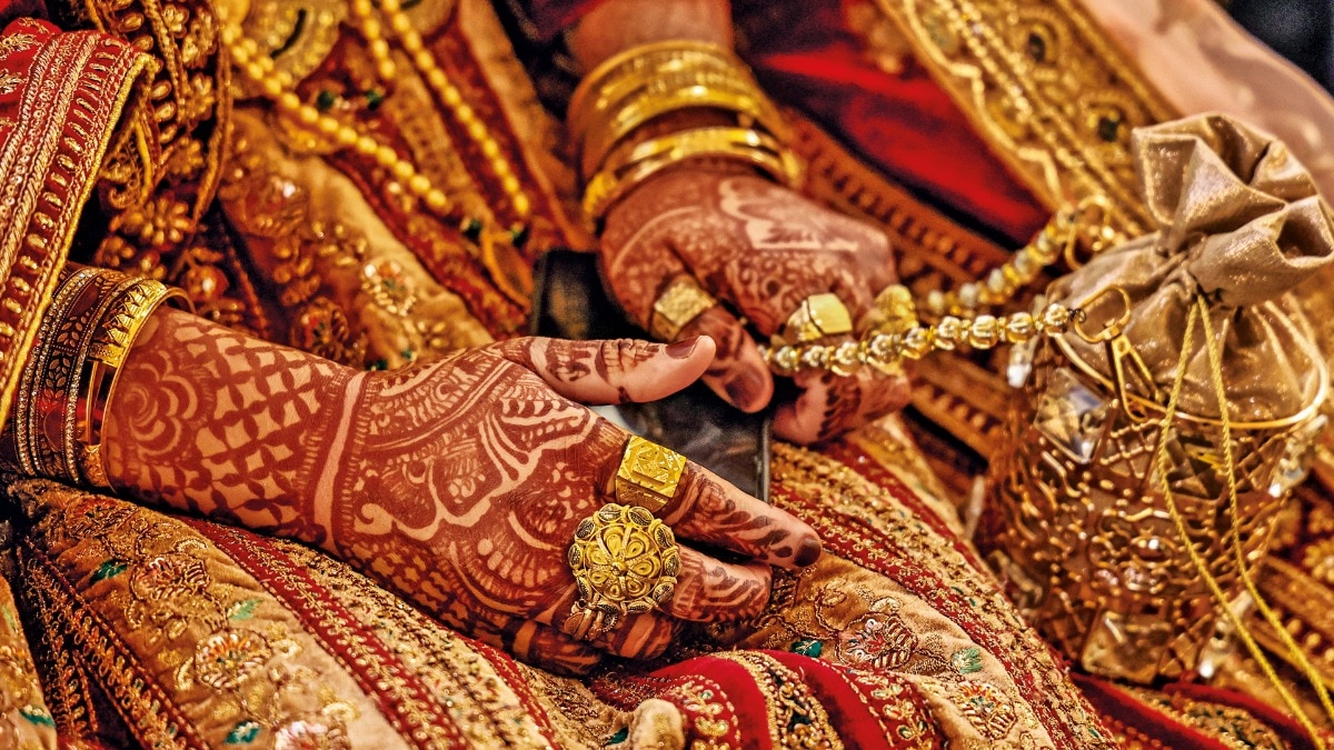 Gold prices take a dive after import duty cut, but experts say it’s just a blip Gold prices take a dive after import duty cut, but experts say it’s just a blip