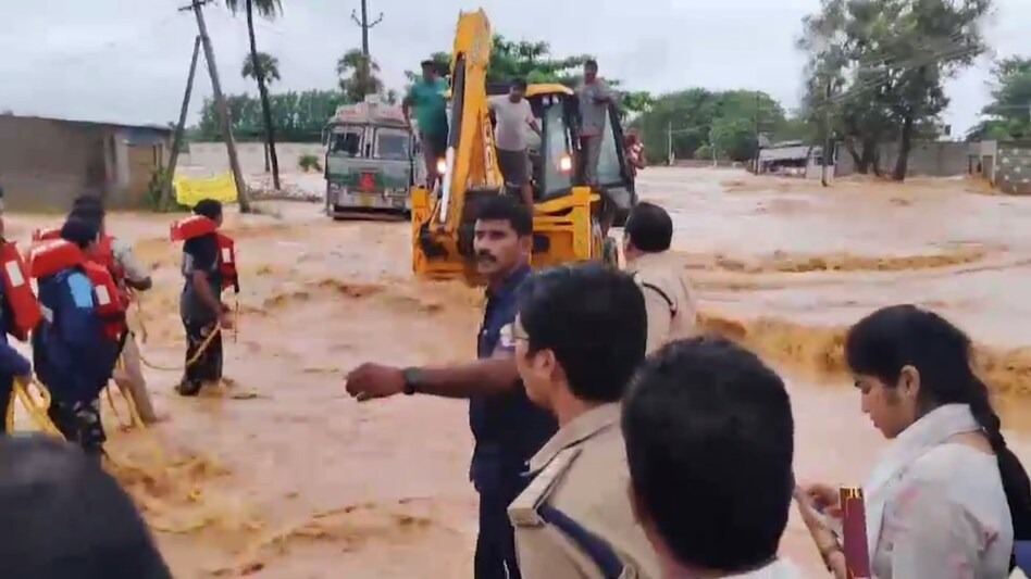 People being rescued amid heavy rains in Andhra Pradesh. (Photo: Screengrab/India Today) People being rescued amid heavy rains in Andhra Pradesh. (Photo: Screengrab/India Today)