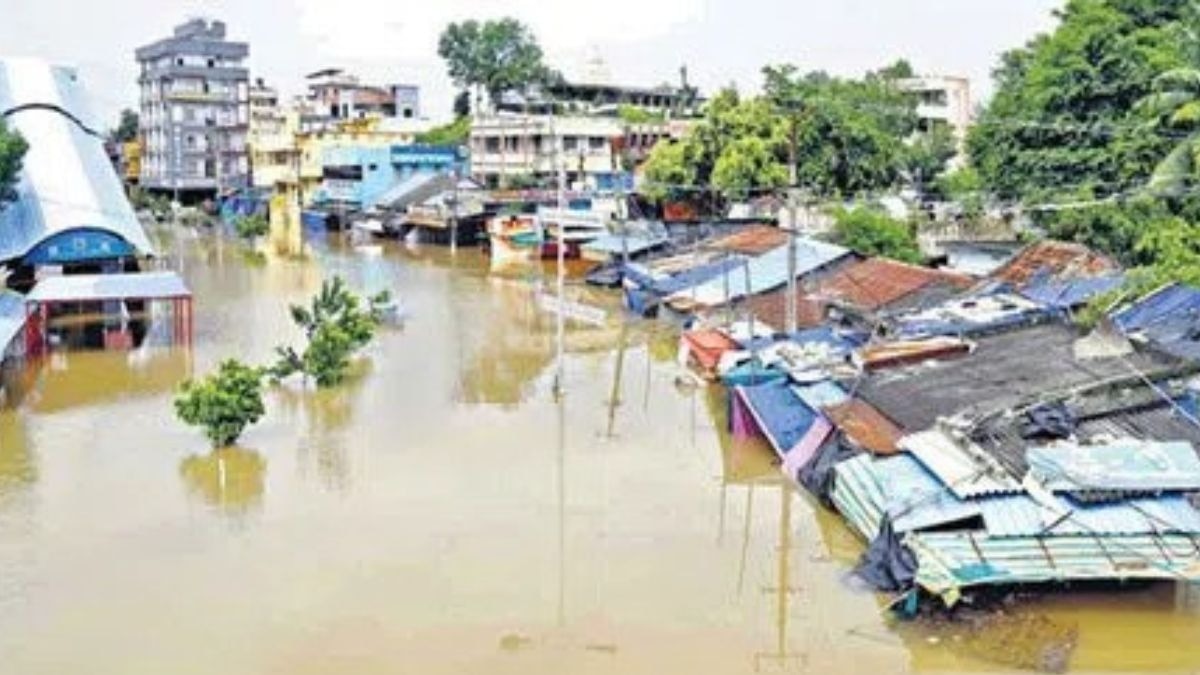 Telangana Floods disrupt life: Over 100 villages submerged, 99 trains cancelled; Key points here